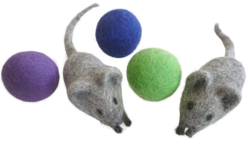 Cats and Kittens Felt Wool Ball and Mouse Toy